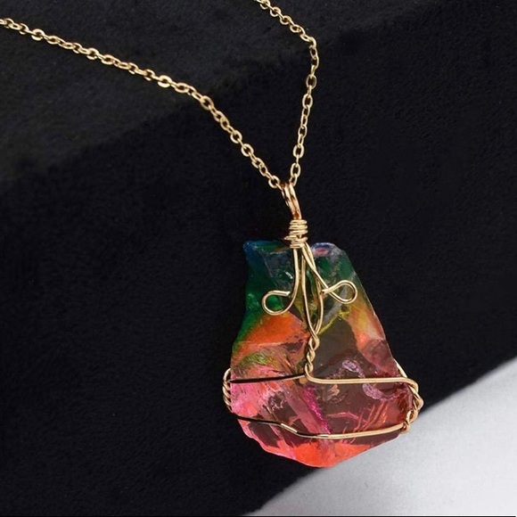 Rainbow Quartz Crystal necklace - Picture 3 of 7
